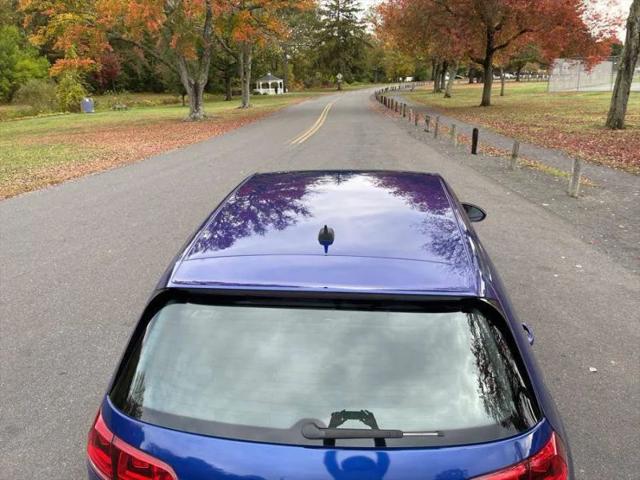 2017 Volkswagen Golf R 4-Door w/DCC & Navigation