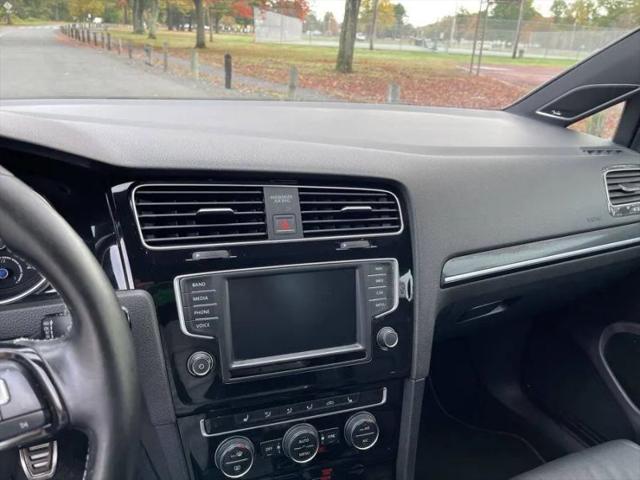 2017 Volkswagen Golf R 4-Door w/DCC & Navigation