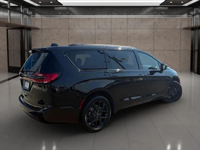 2026 Chrysler Pacifica Select AWD