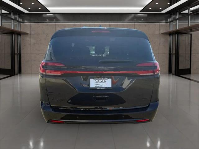 2026 Chrysler Pacifica Select AWD
