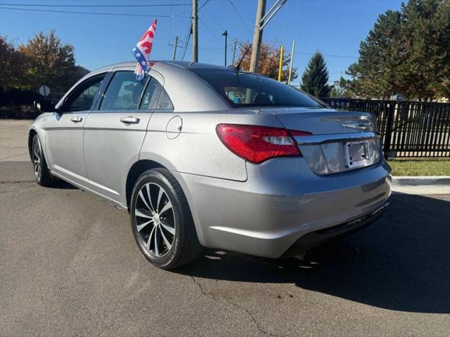 2013 Chrysler 200 Touring