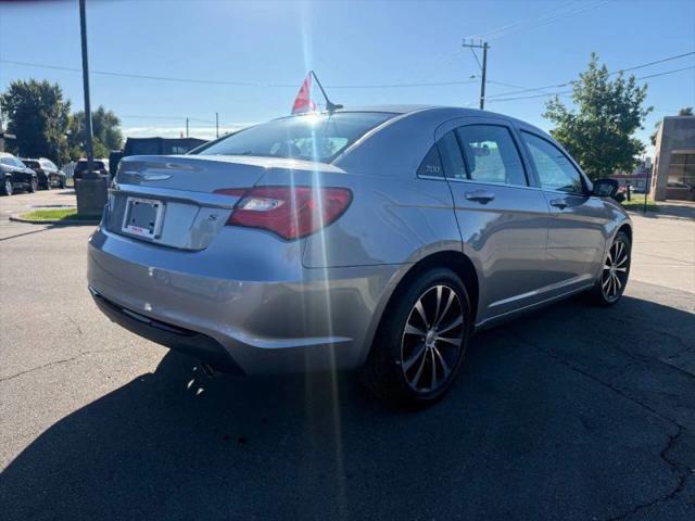 2013 Chrysler 200 Touring