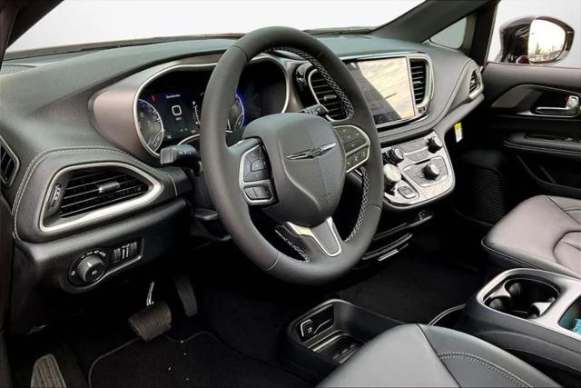 2026 Chrysler Pacifica Select AWD