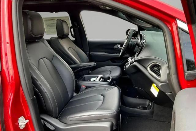 2026 Chrysler Pacifica Select AWD