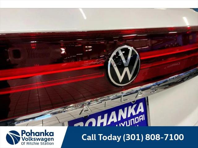 2026 Volkswagen Atlas Cross Sport SE with Technology