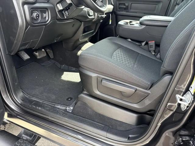 2026 Ram 2500 Black Express Crew Cab 4x4 6'4" Box