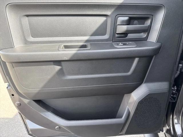 2026 Ram 2500 Black Express Crew Cab 4x4 6'4" Box