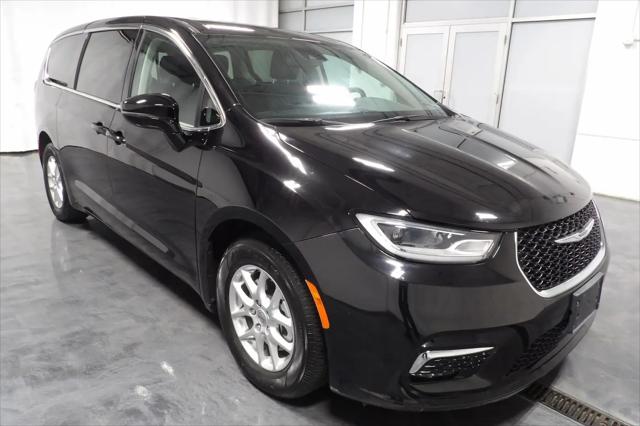 2024 Chrysler Pacifica Hybrid Select