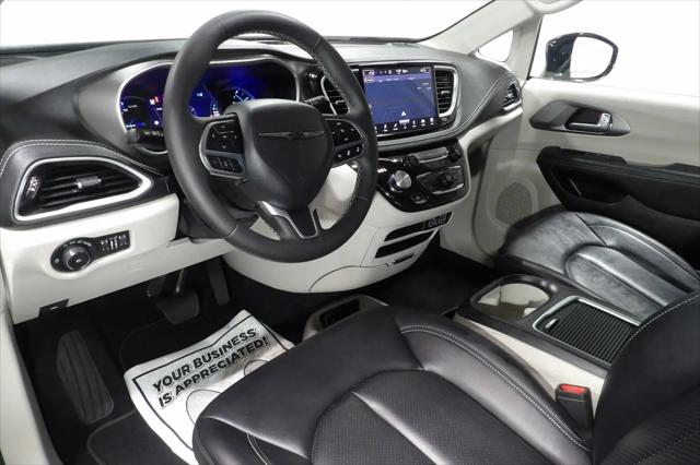 2024 Chrysler Pacifica Hybrid Select