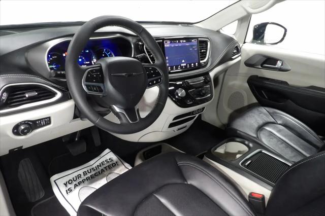 2024 Chrysler Pacifica Hybrid Select