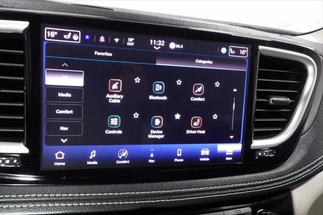 2024 Chrysler Pacifica Hybrid Select