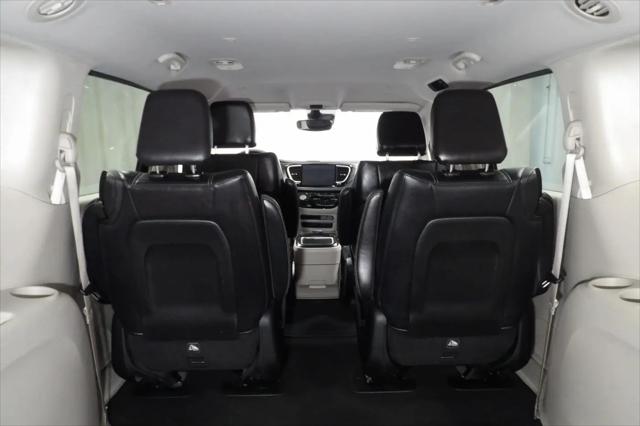 2024 Chrysler Pacifica Hybrid Select
