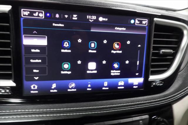2024 Chrysler Pacifica Hybrid Select