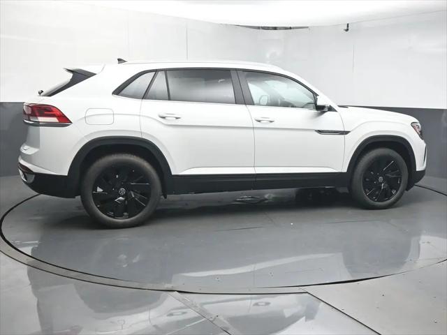 2026 Volkswagen Atlas Cross Sport SE with Technology