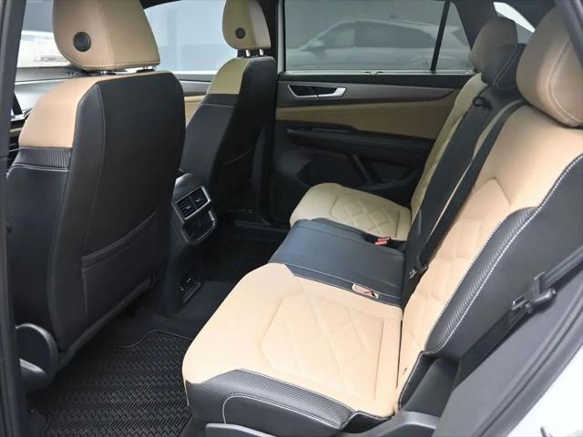 2026 Volkswagen Atlas Cross Sport SE with Technology