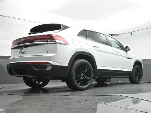 2026 Volkswagen Atlas Cross Sport SE with Technology