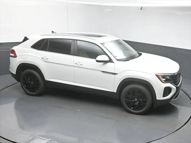 2026 Volkswagen Atlas Cross Sport SE with Technology