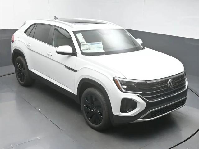 2026 Volkswagen Atlas Cross Sport SE with Technology