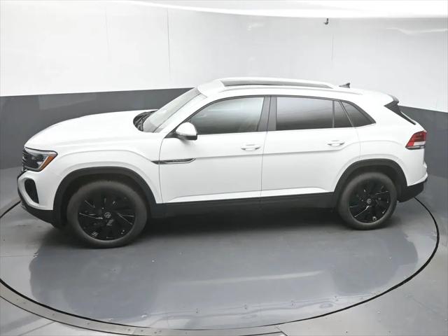 2026 Volkswagen Atlas Cross Sport SE with Technology