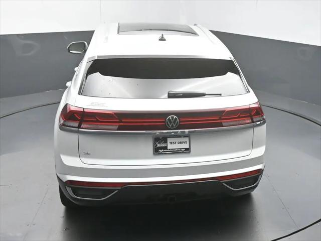 2026 Volkswagen Atlas Cross Sport SE with Technology