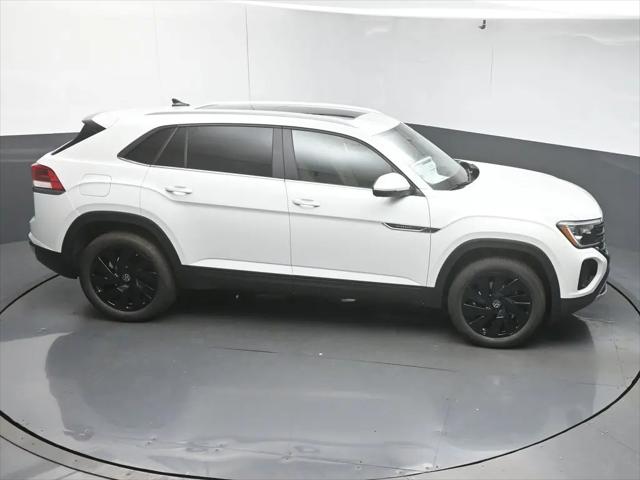 2026 Volkswagen Atlas Cross Sport SE with Technology