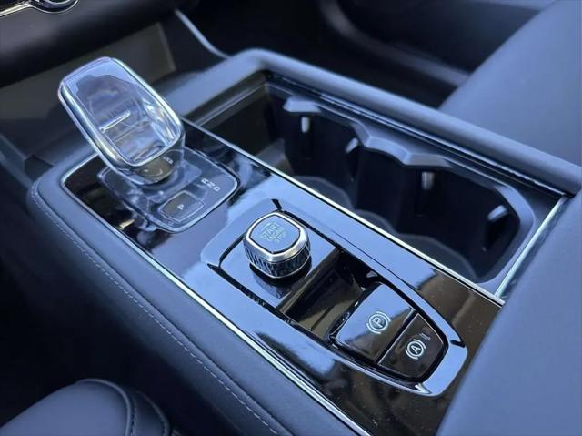 2026 Volvo XC90 Plus, B6 AWD Gas (mild hybrid), Gasoline, Bright, 7 Seats