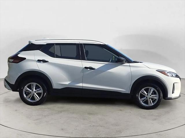 2025 Nissan Kicks S