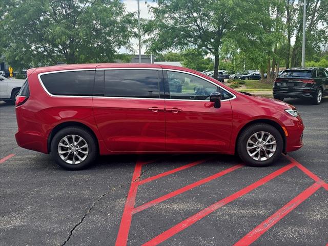 2026 Chrysler Pacifica Select AWD
