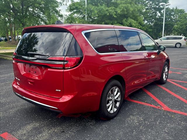 2026 Chrysler Pacifica Select AWD