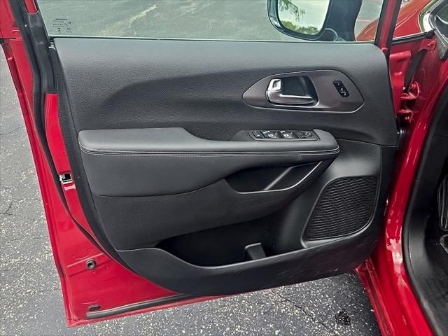 2026 Chrysler Pacifica Select AWD