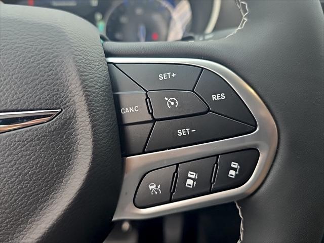 2026 Chrysler Pacifica Select AWD