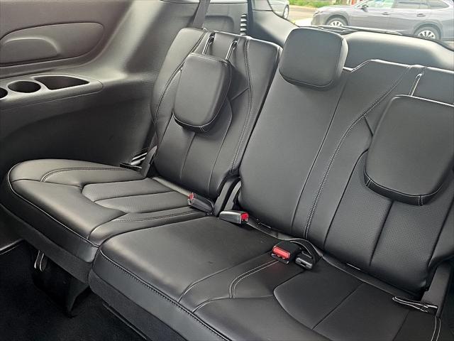 2026 Chrysler Pacifica Select AWD