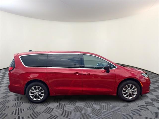 2026 Chrysler Pacifica Select AWD