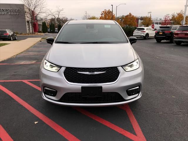 2026 Chrysler Pacifica Select AWD