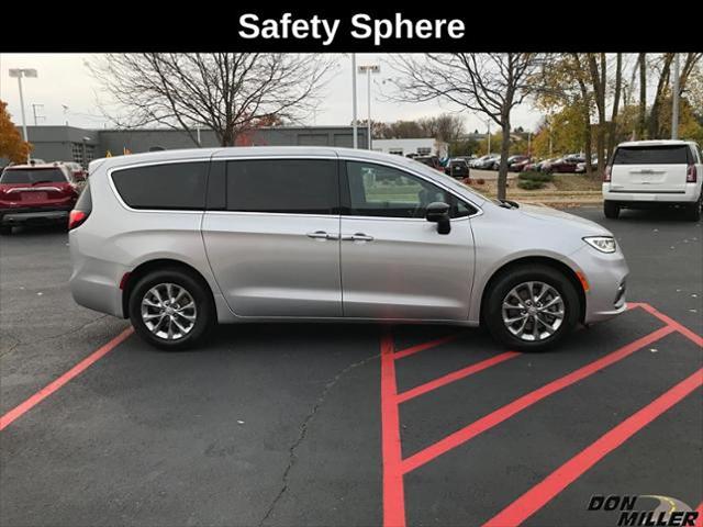 2026 Chrysler Pacifica Select AWD