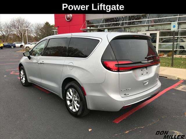 2026 Chrysler Pacifica Select AWD