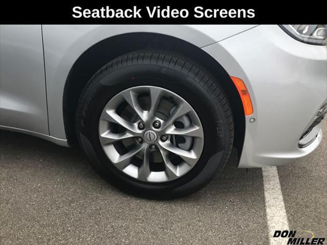 2026 Chrysler Pacifica Select AWD