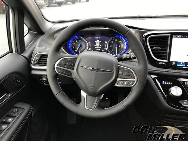 2026 Chrysler Pacifica Select AWD