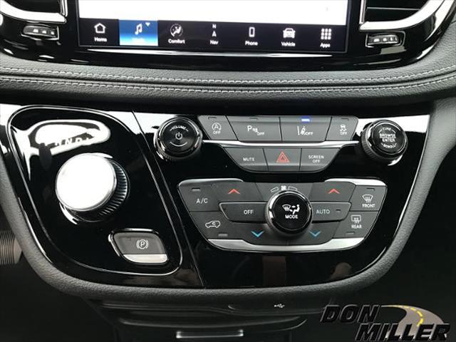 2026 Chrysler Pacifica Select AWD