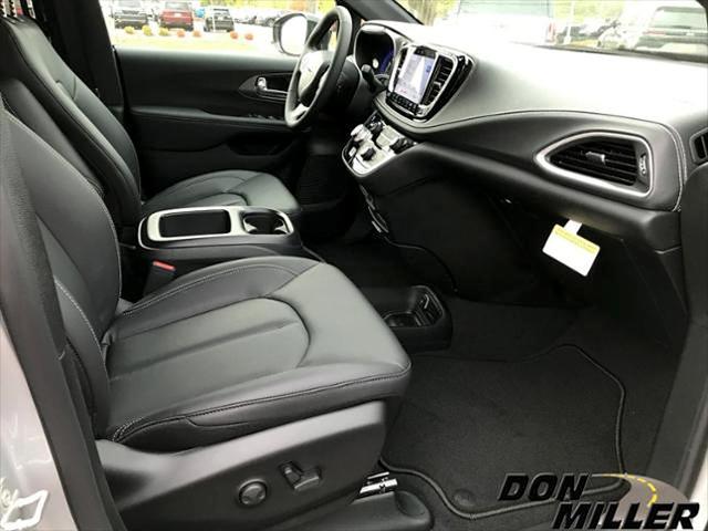 2026 Chrysler Pacifica Select AWD