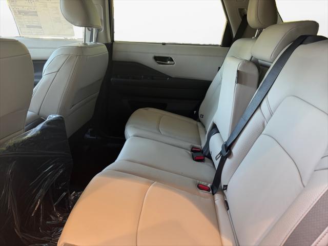 2025 Nissan Pathfinder SL 4WD