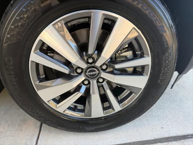 2025 Nissan Pathfinder SL 4WD