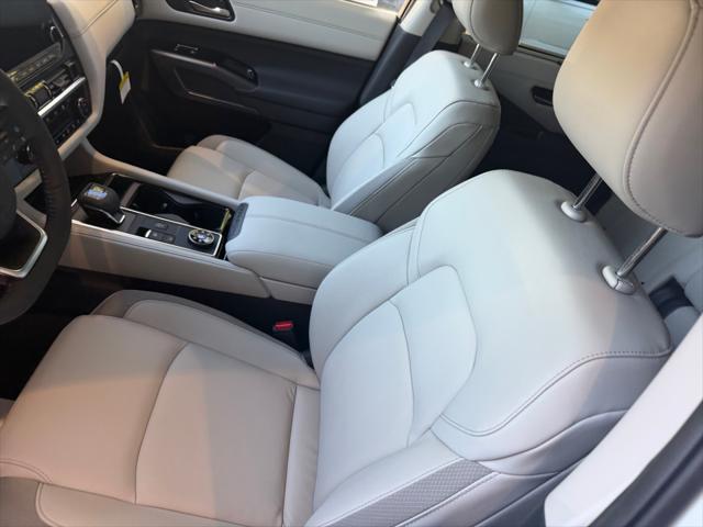 2025 Nissan Pathfinder SL 4WD