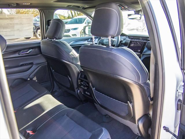 2025 Jeep Grand Cherokee Laredo X 4x4