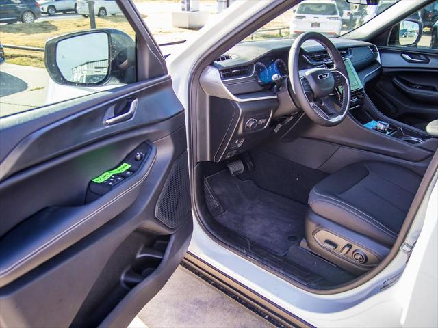 2025 Jeep Grand Cherokee Laredo X 4x4
