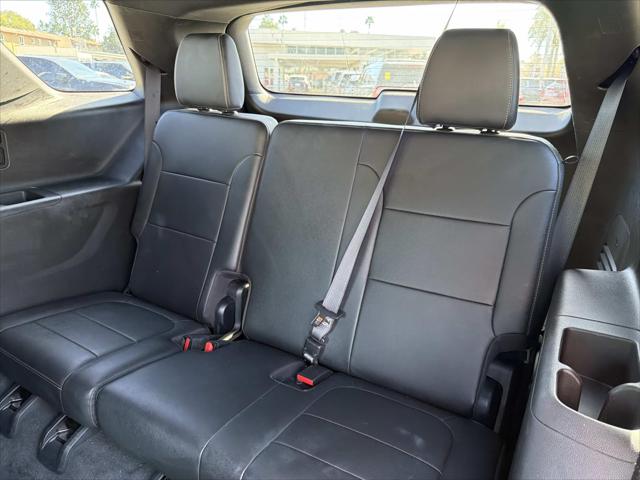 2023 Chevrolet Traverse FWD LT Leather