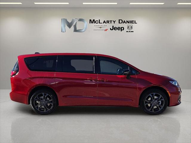 2026 Chrysler Pacifica Select AWD