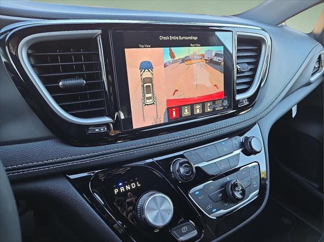 2026 Chrysler Pacifica Select AWD