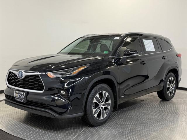 2022 Toyota Highlander Hybrid XLE