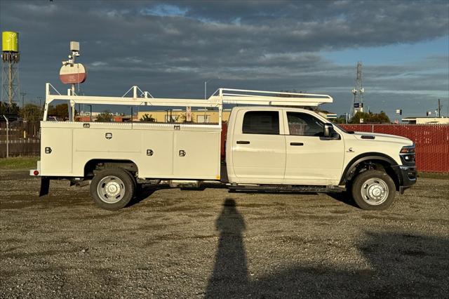 2026 RAM Ram 5500 Chassis Cab RAM 5500 TRADESMAN CHASSIS CREW CAB 4X4 84 CA